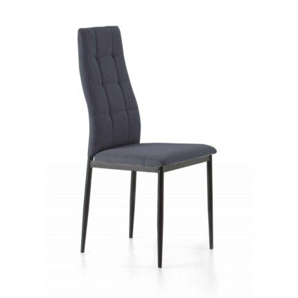 Vista lateral de la silla Lana gris oscuro, tapizado en tejido fácil de limpiar y diseño minimalista.