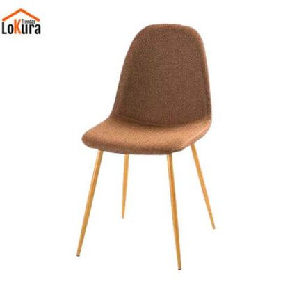 Silla de comedor Sweeden en color marrón con diseño nórdico, tapizada en tela suave y estructura de acero lacado
