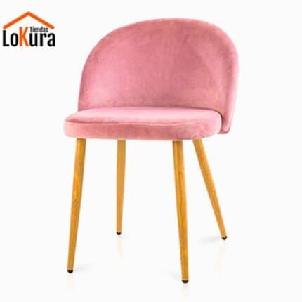 Silla Norway de diseño escandinavo en color rosa, con asiento acolchado y patas metálicas en color madera