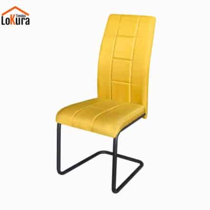 Silla de comedor moderna Lagos en amarillo oro, respaldo alto con patas negras resistentes