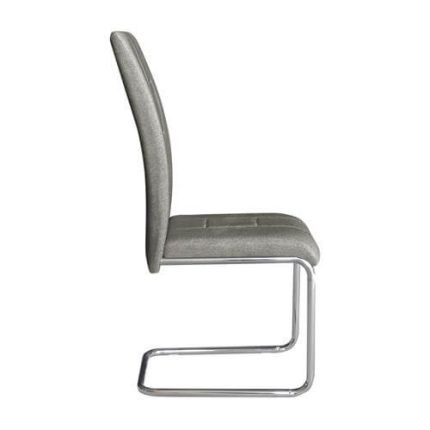 Sillas modernas en color gris con patas cromadas de acero, base en forma de patín y diseño ideal para comedores contemporáneos
