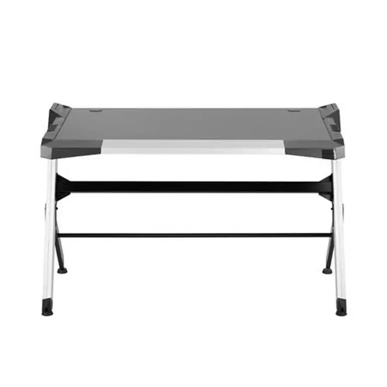 Mesa gaming Volten TB400 vista frontal con refuerzo inferior y patas metálicas, escritorio gamer económico para PC