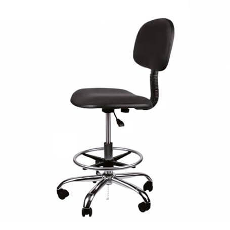 Silla de oficina con reposapiés integrado y diseño acolchado para mayor comodidad