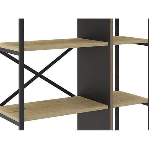 Estantería con baldas de madera y estructura metálica negra reforzada