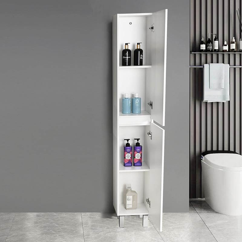 Columna baño estrecha en blanco, puertas abiertas mostrando 4 estantes internos y gran capacidad de almacenamiento