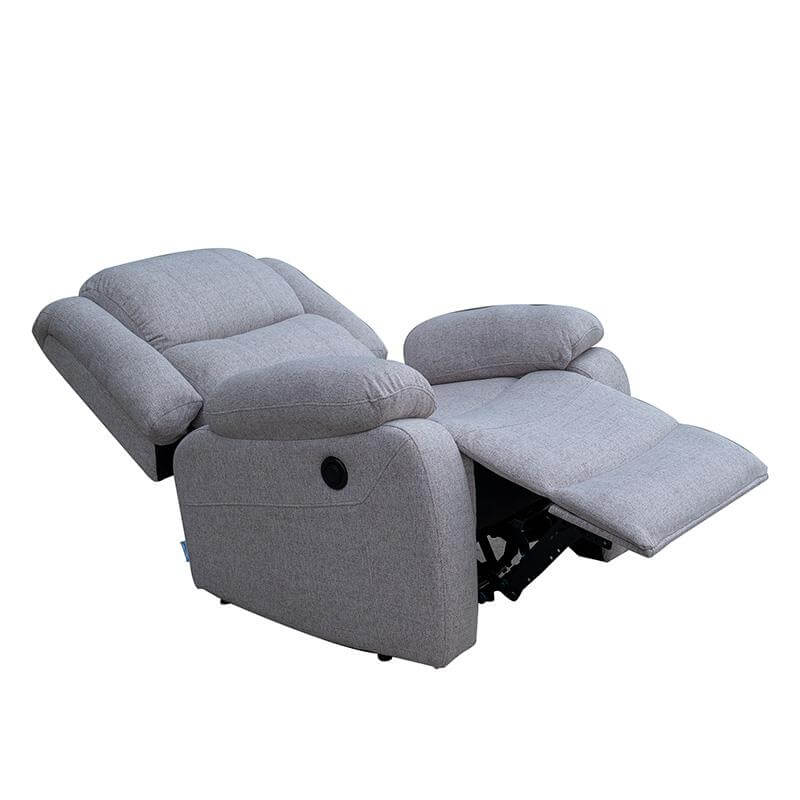 Sillón reclinable eléctrico tela ajustado a 160°, reposapiés desplegado y estructura robusta de madera