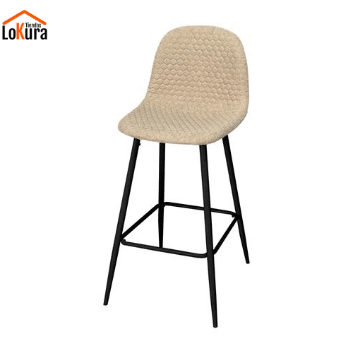 Taburetes tapizados en tela en color visón con respaldo curvado y diseño ergonómico para cocinas modernas