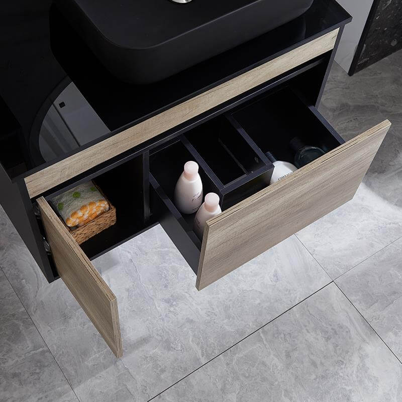 Cajón amplio de almacenamiento del mueble Vesta en elegante combinación de negro y madera de haya.
