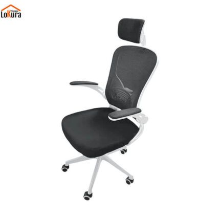 Silla de oficina ergonómica negra con respaldo alto y brazos regulables
