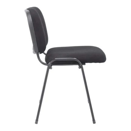 Silla confidente negra Estocolmo vista lateral con asiento ergonómico y patas metálicas negras