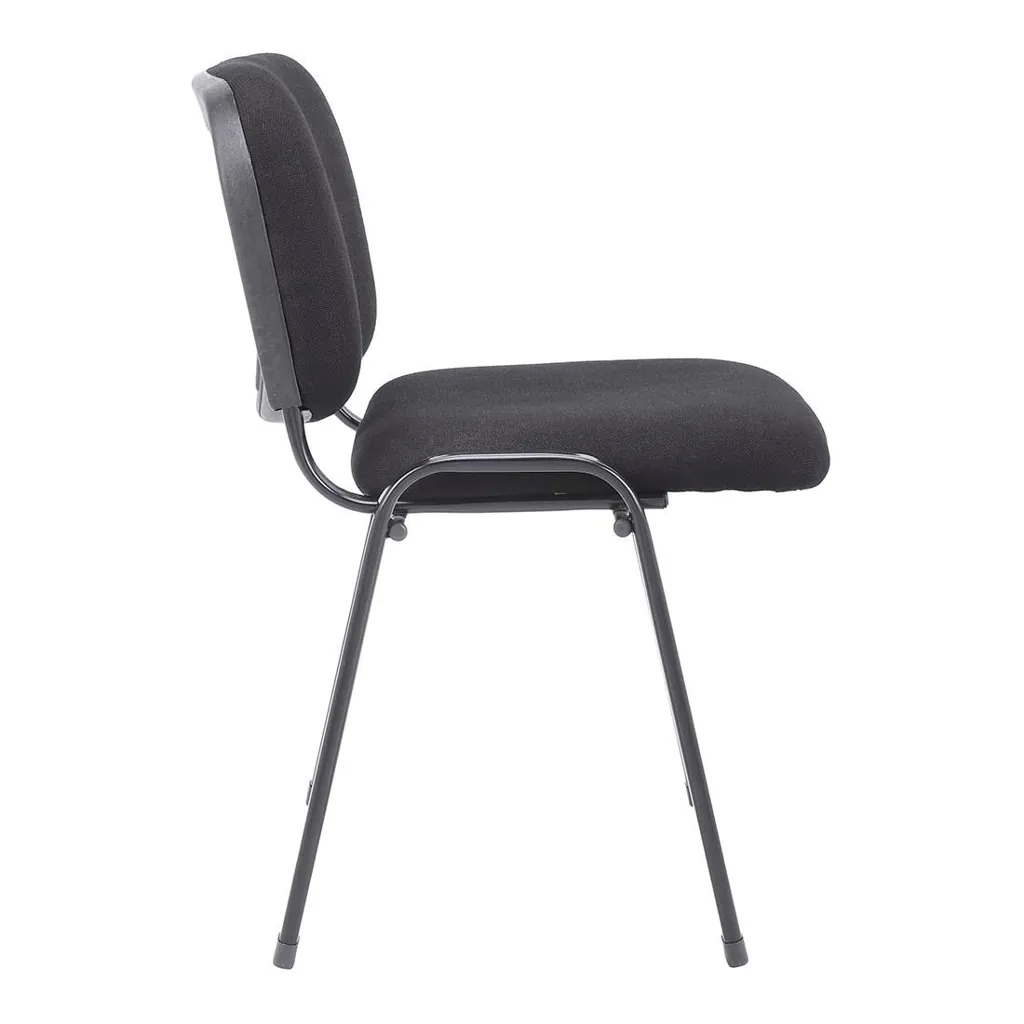 Silla confidente negra Estocolmo vista lateral con asiento ergonómico y patas metálicas negras