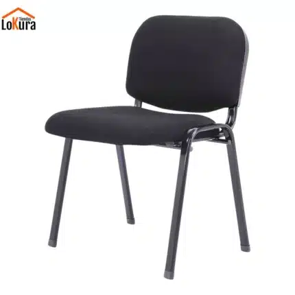Silla confidente negra Estocolmo con estructura metálica y tapizado acolchado en negro