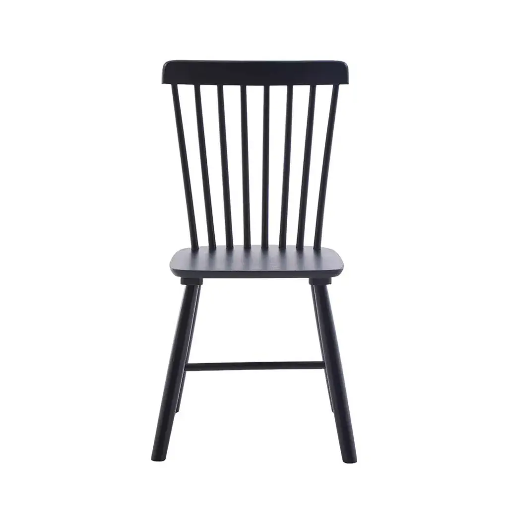 Vista frontal de silla comedor negra Rubber con diseño robusto y elegante