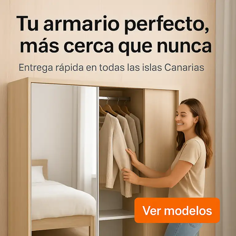 Mujer feliz organizando un armario moderno con espejo — Armarios con envío rápido en Canarias – Tienda Lokura