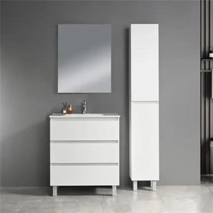 Mueble de baño de 80 cm con lavabo blanco Serie Rania Benotti en ambiente con espejo y columna
