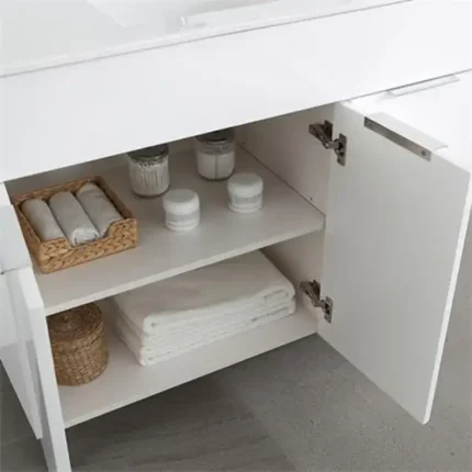 Detalle del interior del mueble de baño con patas blanco 100 cm con balda y gran capacidad