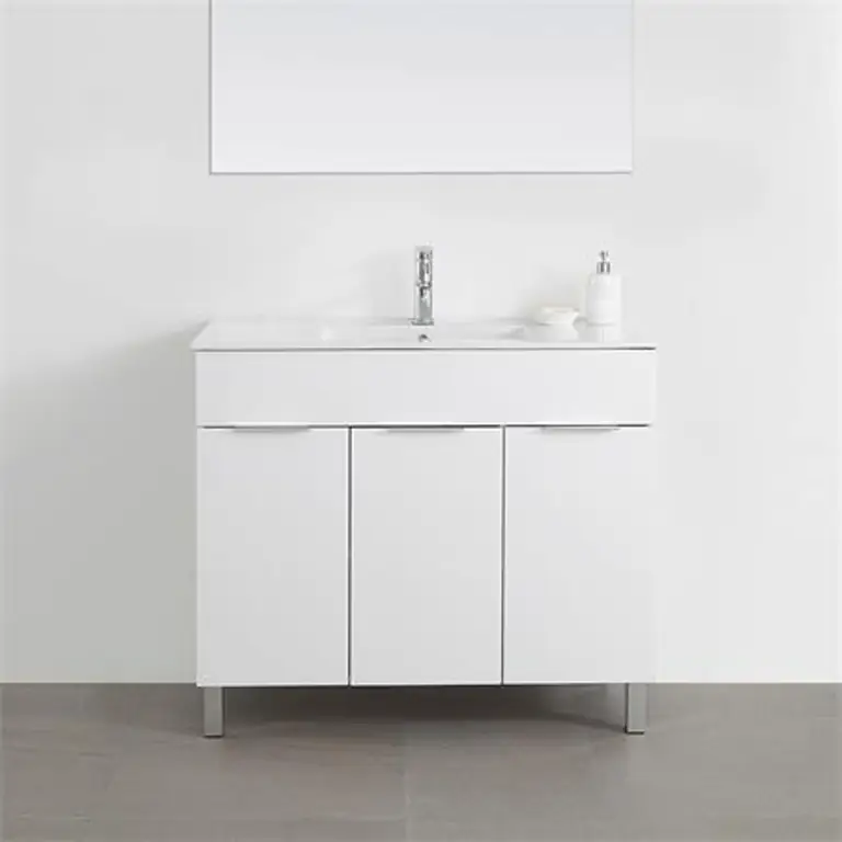 Mueble de baño con patas blanco 100 cm con lavabo cerámico y tres puertas vista frontal