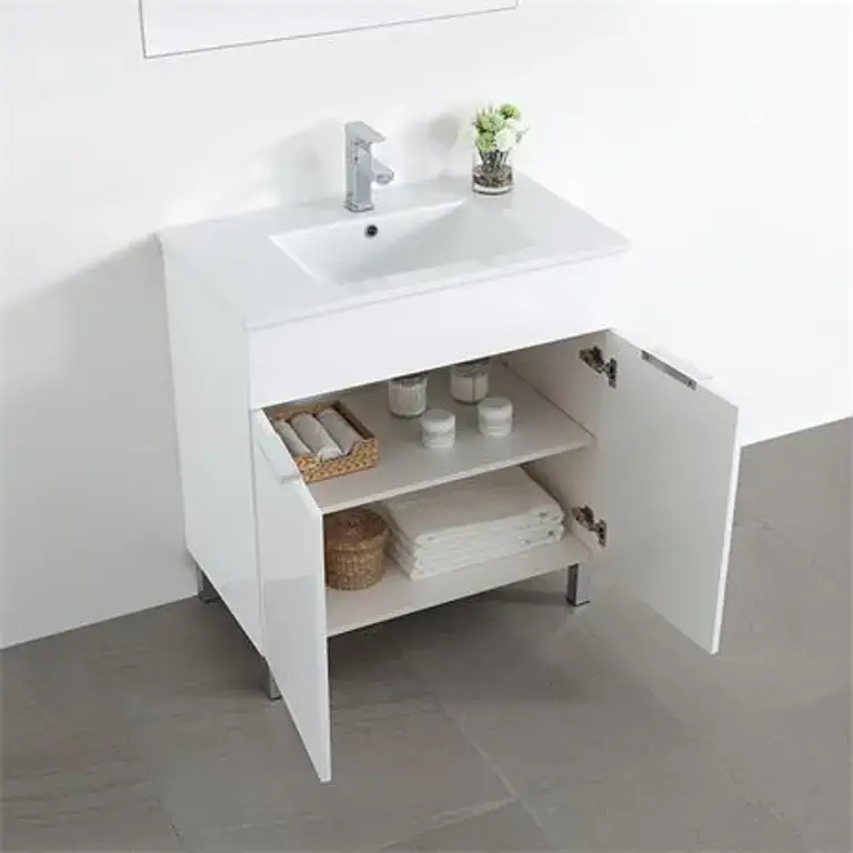 interior del mueble de baño con patas blanco 60 cm con estante y puertas abiertas