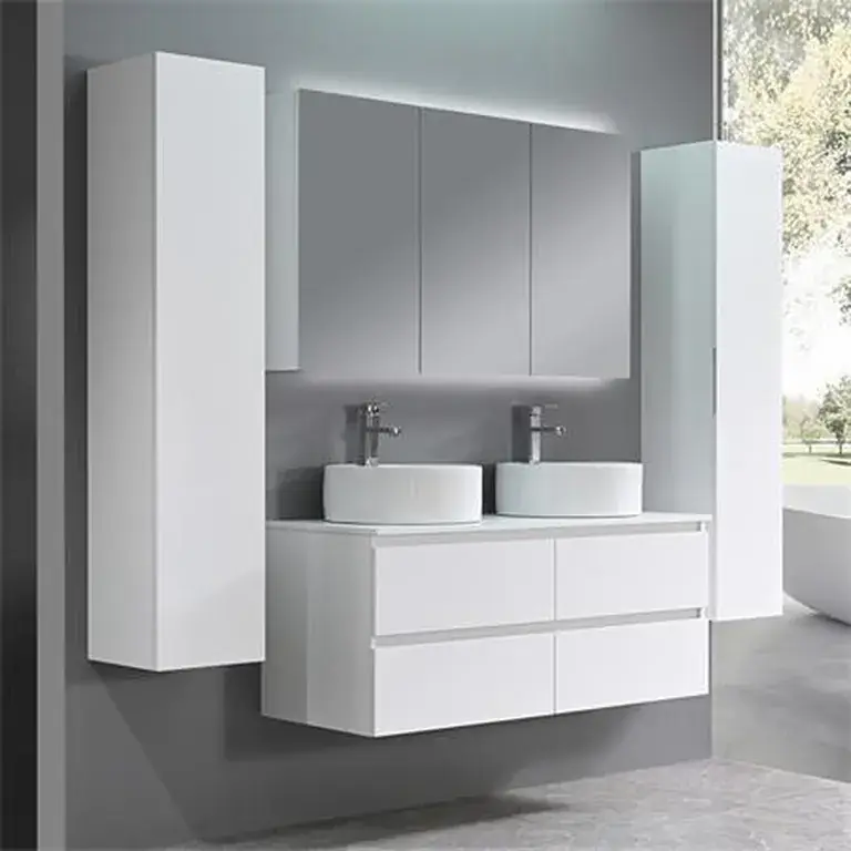 Mueble de baño suspendido 120 cm con doble lavabo y 2 columnas auxiliares en color blanco