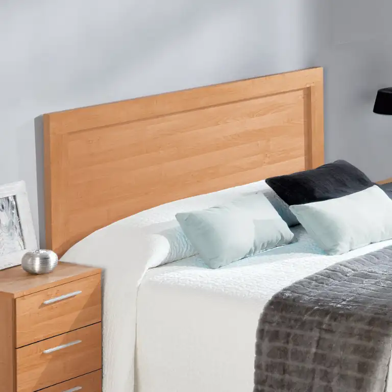 cabecero cerezo 155 cm instalado en dormitorio para cama de 150 cm