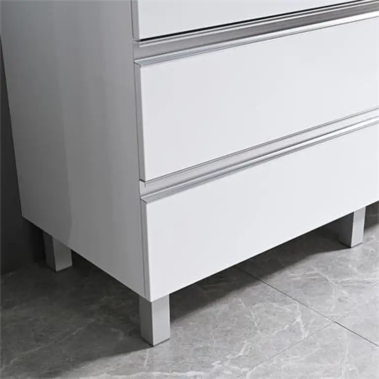 Detalle del acabado blanco en mueble de baño Serie Alma Benotti 120 cm