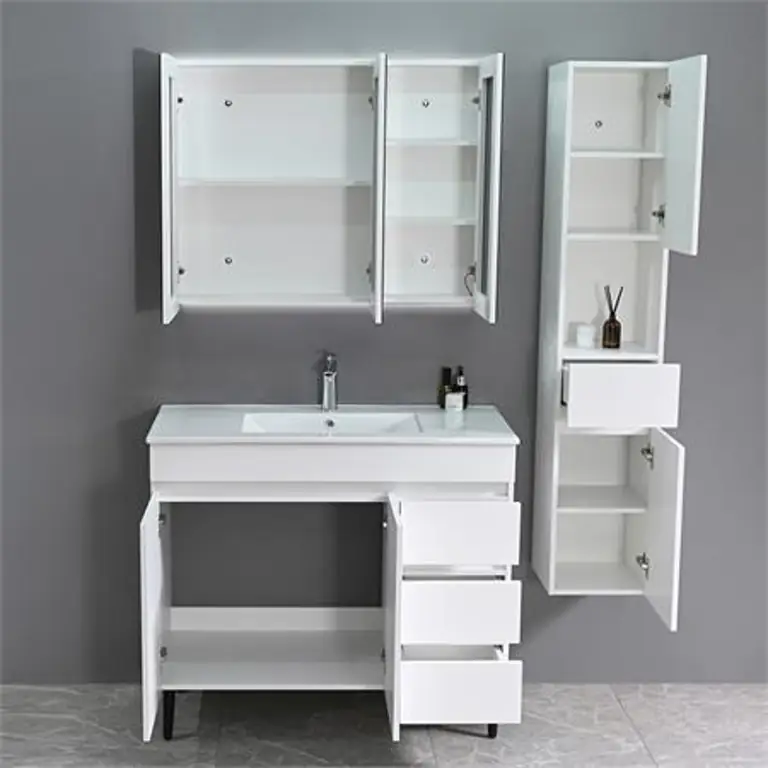 Almacenaje interior del mueble de lavabo Serie Laia Benotti con puertas, cajones, espejo y columna auxiliar abiertos
