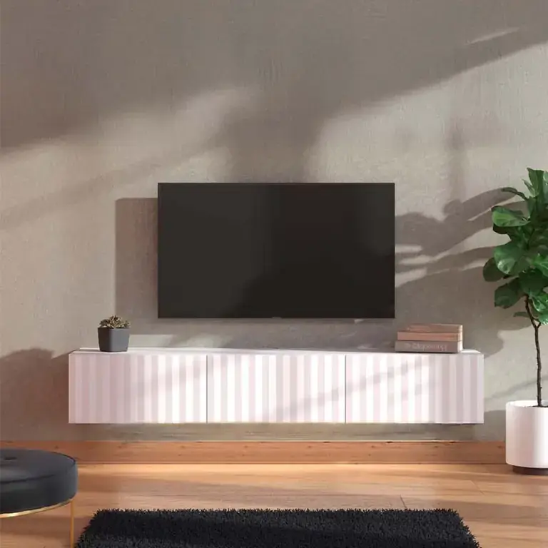 Mueble TV colgante Antibes blanco en salón moderno con acabado de láminas mate