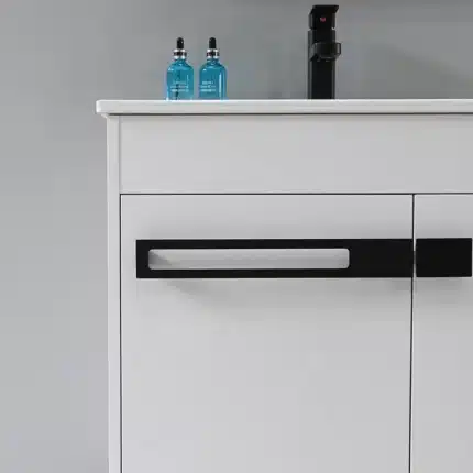 Detalle del mueble Pegaso blanco y su zona de lavabo