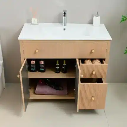 Vista del conjunto Sahar con espejo LED incluido