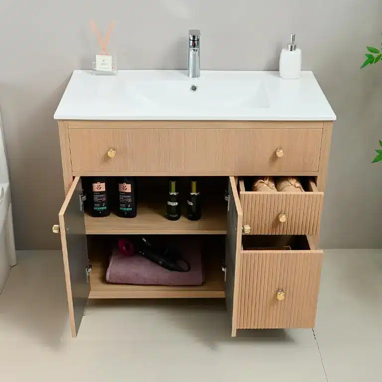 Vista del conjunto Sahar con espejo LED incluido