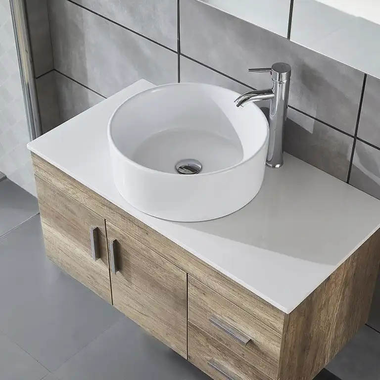 Vista del mueble Beta con lavabo cerámico